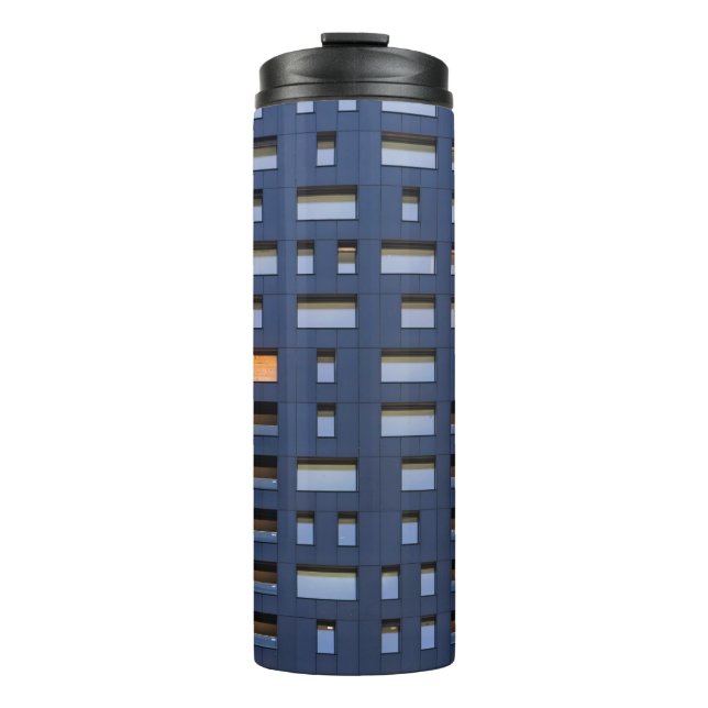 Termo Edificio de hormigón azul y blanco (Anverso)