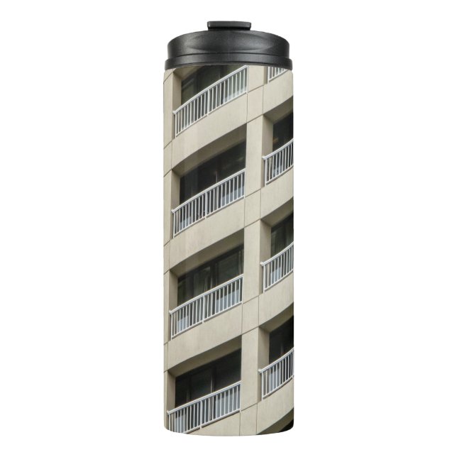 Termo Edificio de hormigón blanco durante el día (Anverso)