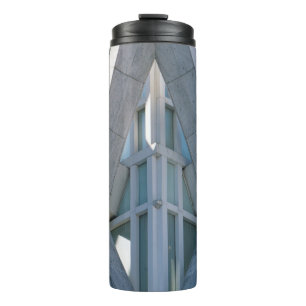 Termo Edificio de hormigón gris durante el día