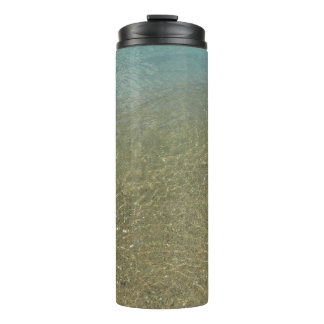 Termo El agua en la playa resumen la fotografía de la na
