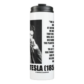 Termo El hombre científico Nikola Tesla no apunta lo inm