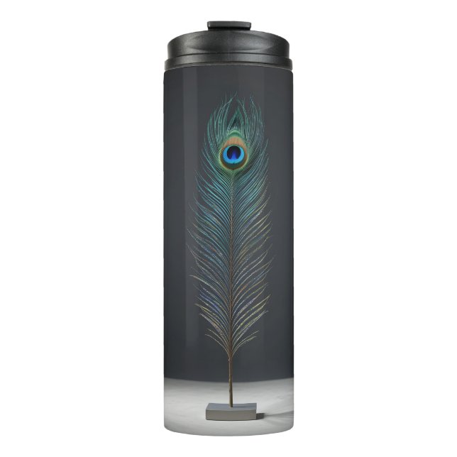 Termo Elegante pluma de pavo real sobre fondo oscuro