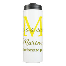 Es una fiesta de soltera con monograma amarillo