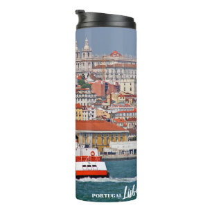 Termo Esquina de Lisboa con el antiguo ferry en el río T