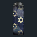 Termo Estrella múltiple Happy Hanukkah de SlipperyJoe de<br><div class="desc">SlipperyJoe's Happy Hanukkah multiples Star of David símbolos artístico Celebración Hebreo judío Chanukah regalos decorativos Judaísmo religión símbolo significativo contextos culturales relevantes varias formas hexagonales tonos morados oscuro fondo abstracto de color oscuro apariencia texturizada</div>