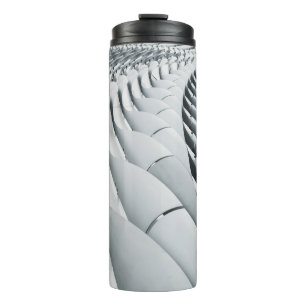 Termo Estructura del edificio blanco y gris