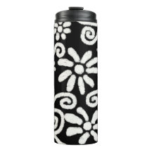 Flor blanca y flor negras