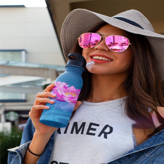 Termo Flores rosa de Lotus flotando en agua azul cristal (Subido por el creador)