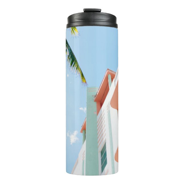 TERMO FOTO DE BAJO ÁNGULO DE CONCRETO BLANCO Y NARANJA (Anverso)