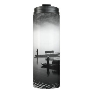 TERMO FOTO DE GRAYSCALE DE DOS BARCOS DE FILA