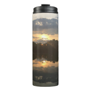 Termo fotografía de la puesta de sol en el lago de TENNE
