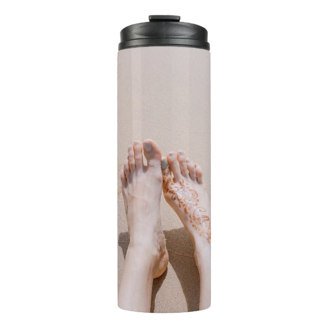 Termo Fotografía selectiva de los pies con tatuaje (Anverso)