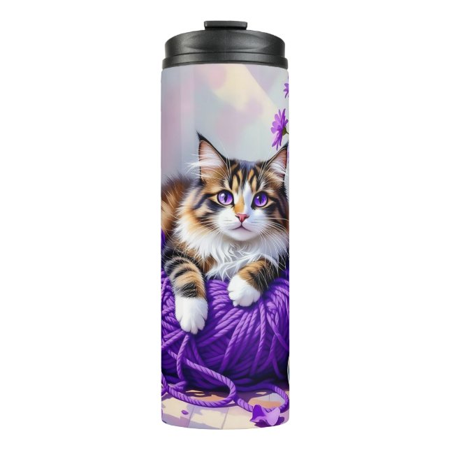 Termo Gato bonito con flores púrpuras y hilo   (Anverso)