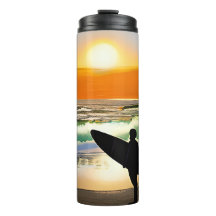 Guy on Beach con Surf Board Sunset