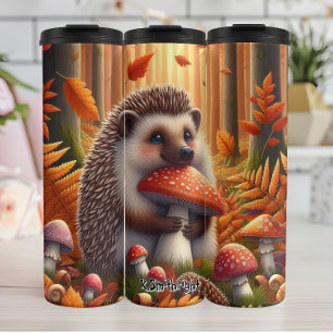 Termo Hedgehog sosteniendo un hongo en otoño