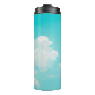 Termo Hermoso cielo azul y nubes con luz natural