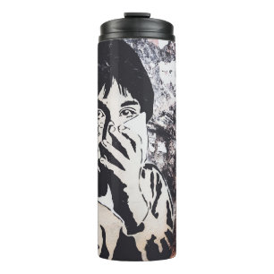 TERMO HOMBRE EN ILUSTRACION DE CAMISETAS NEGRO Y BLANCO