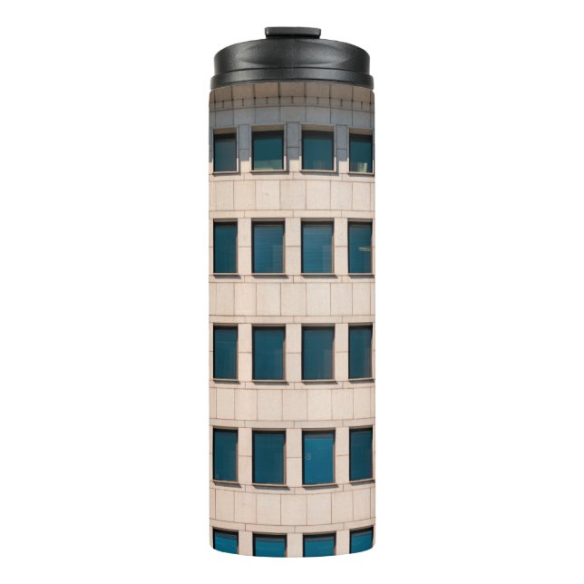 Termo La fachada del edificio moderno de forma rectangul (Anverso)