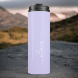 Termo Lavender Purple Modern Script Girly Monograma Nomb<br><div class="desc">Tumbler Lavender Purple Monograma Nombre Beber. Esto hace que el dulce perfecto cumpleaños 16,  boda,  ducha de novia,  aniversario,  ducha de bebé o fiesta de soltera sea regalo para alguien que ama el lujo glam y los estilos de moda.</div>