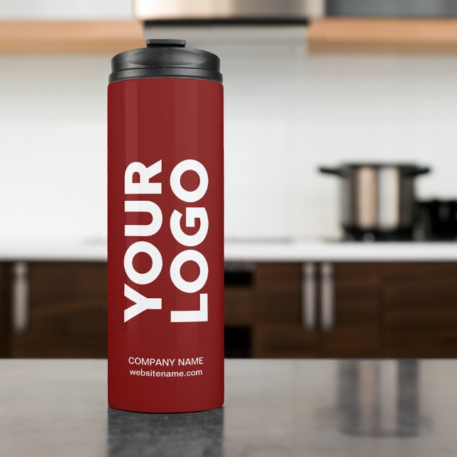 Termo Logotipo personalizado y texto sobre rojo oscuro (Custom Logo and Text on Dark Red Thermal Tumbler in situ)