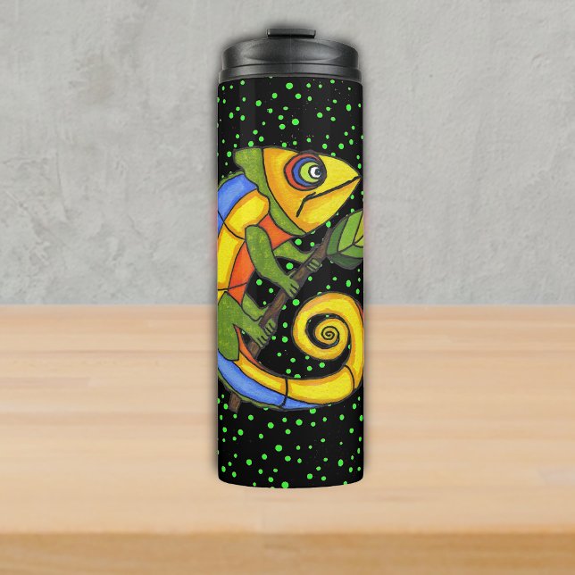 Termo Luminosos puntos de Polka en la rama de sujección  (Brightly coloured fantasy lizard holding stick green leaf green polka dots on black thermal tumbler.)