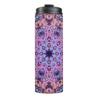 Termo Mandala bioluminiscente intrincada en tonos morado