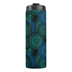 Termo Mandala redonda azul turquesa sobre fondo negro
