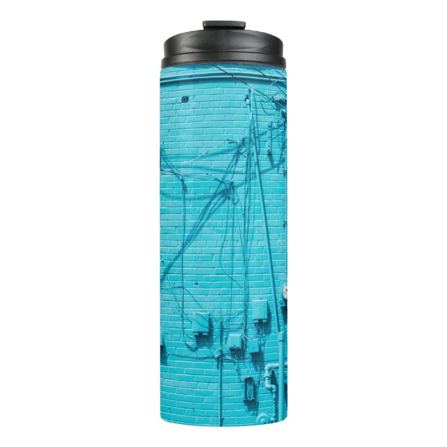 TERMO METRO ELÉCTRICO SOBRE LA PARED DE LADRILLO AZUL (Anverso)