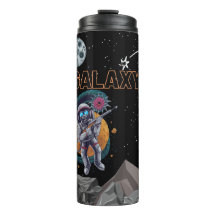 Mono con una pistola fuera del espacio, galaxia