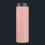 Termo Monograma simple Rosa empleada de honor personaliz<br><div class="desc">Esta sencilla doncella personalizado de honor rosa tumbler presenta el nombre de la dama de honor,  y su monograma. Puede cambiar fácilmente los colores de fondo y fuentes para que coincidan con el evento si lo desea. También es genial para una dama de honor,  madre del novio y más.</div>