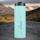 Termo Nombre de Monograma del Guión Azul Verde azulado M<br><div class="desc">Tumbler De Bebida De Monograma Verde azulado Azul De Aqua. Esto hace que el dulce perfecto cumpleaños 16,  boda,  ducha de novia,  aniversario,  ducha de bebé o fiesta de soltera sea regalo para alguien que ama el lujo glam y los estilos de moda.</div>