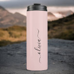 Termo Nombre del Monograma de Rubor Dusty Pink Moderne S<br><div class="desc">Beber de nombre de monograma rosado con polvo de Rubor. Esto hace que el dulce perfecto cumpleaños 16,  boda,  ducha de novia,  aniversario,  ducha de bebé o fiesta de soltera sea regalo para alguien que ama el lujo glam y los estilos de moda.</div>