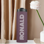 Termo Nombre personalizado de la tipografía moderna de b<br><div class="desc">Mantén frías las bebidas calientes y frías con este tumbler termal moderno e aislado de color berenjena junto con el nombre impreso en tipografía blanca y moderna. Edite su vaso térmico y reemplace el nombre por el nombre deseado. Perfecto para un regalo de cumpleaños,  regalo de boda,  etc.</div>