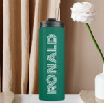 Termo Nombre personalizado de la tipografía moderna verd<br><div class="desc">Mantén frías las bebidas calientes y frías con este tumbler termal moderno e aislado de color verde esmeralda junto con el nombre impreso en tipografía moderna y blanca. Edite su vaso térmico y reemplace el nombre por el nombre deseado. Perfecto para un regalo de cumpleaños,  regalo de boda,  etc.</div>