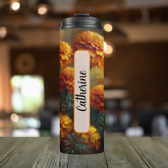 Termo Nombre personalizado Flor de nacimiento 16 oz de o (Personalized 20 oz Thermal Tumbler With Birth Flower Marigold Design for the Month of October.)