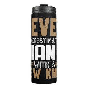 Termo Nunca Subestimes A Un Hombre Con Sustitución De Ro