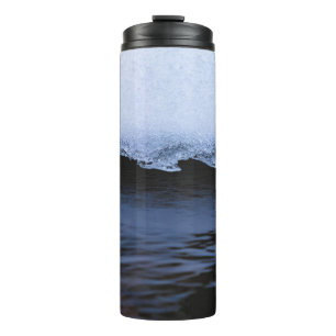 TERMO OLAS DE AGUA EN LA ORILLA