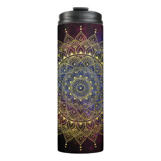 Termo Oro elegante en nebulosa oscura Henna Mandala