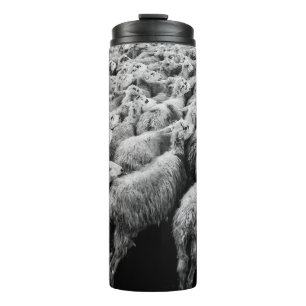 TERMO OVEJA DE OVEJAS EN FOTO DE GRAYSCALE