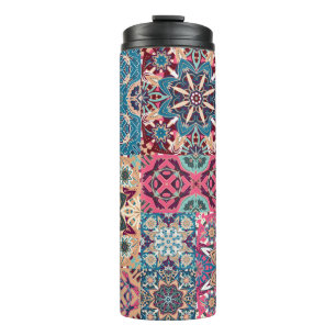 Termo Patrón de mosaico floral sin foco. Verificador de 