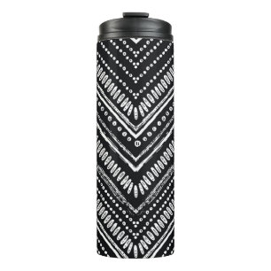 Termo Patrón dibujado a mano. Zigzag y rayas tribales