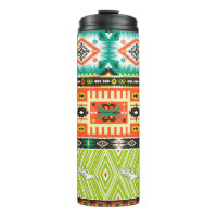 Patrón tribal sin foco con elementos geométricos y