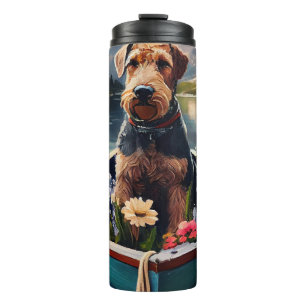 Termo Perro Airedale en un pádel: una aventura escénica