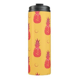 Termo Piña rosada sobre fondo naranja. Manto sin foco