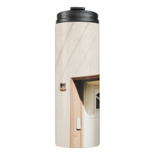 TERMO PUERTA DE MADERA BLANCA CERRADA