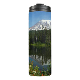 Termo Reflejo del lago del Monte Rainier con flores silv