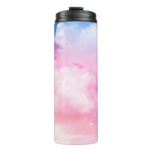 Termo rosa, paz, azul, nubes amarillas y cielo. Resumen