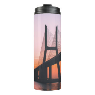 TERMO SILHOUETTE DE PUENTE BAJO CIELO CLARO
