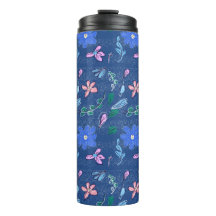 Taza térmica para bebidas calientes o frías.