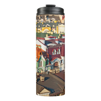 Termo Techos coloridos en invierno en Kiev, Ucrania